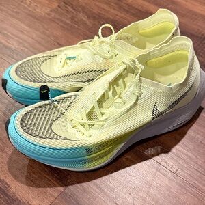 Nike Zoomx Women's Athletic Shoes in Yellow and Blue Size 9